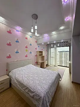 Kirayə verilir 4 otaqlı mənzil 183 m²