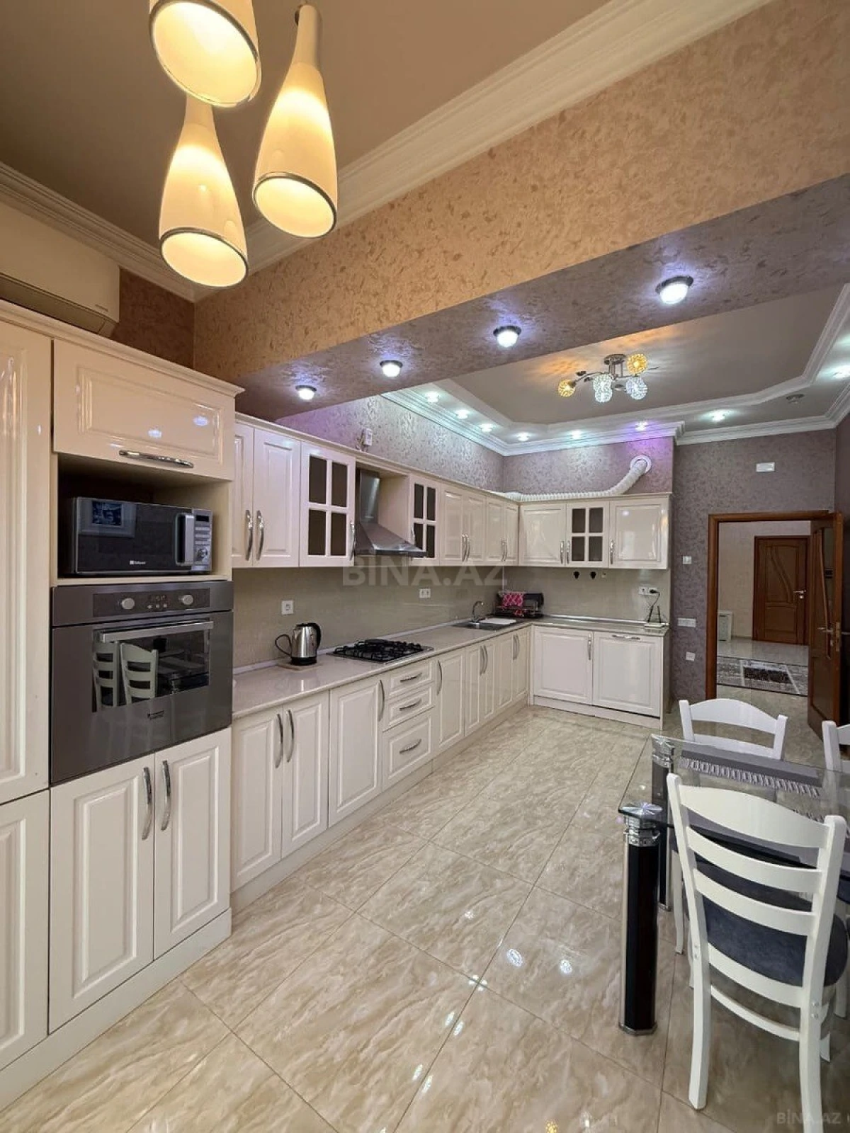 Kirayə verilir 4 otaqlı mənzil 183 m²