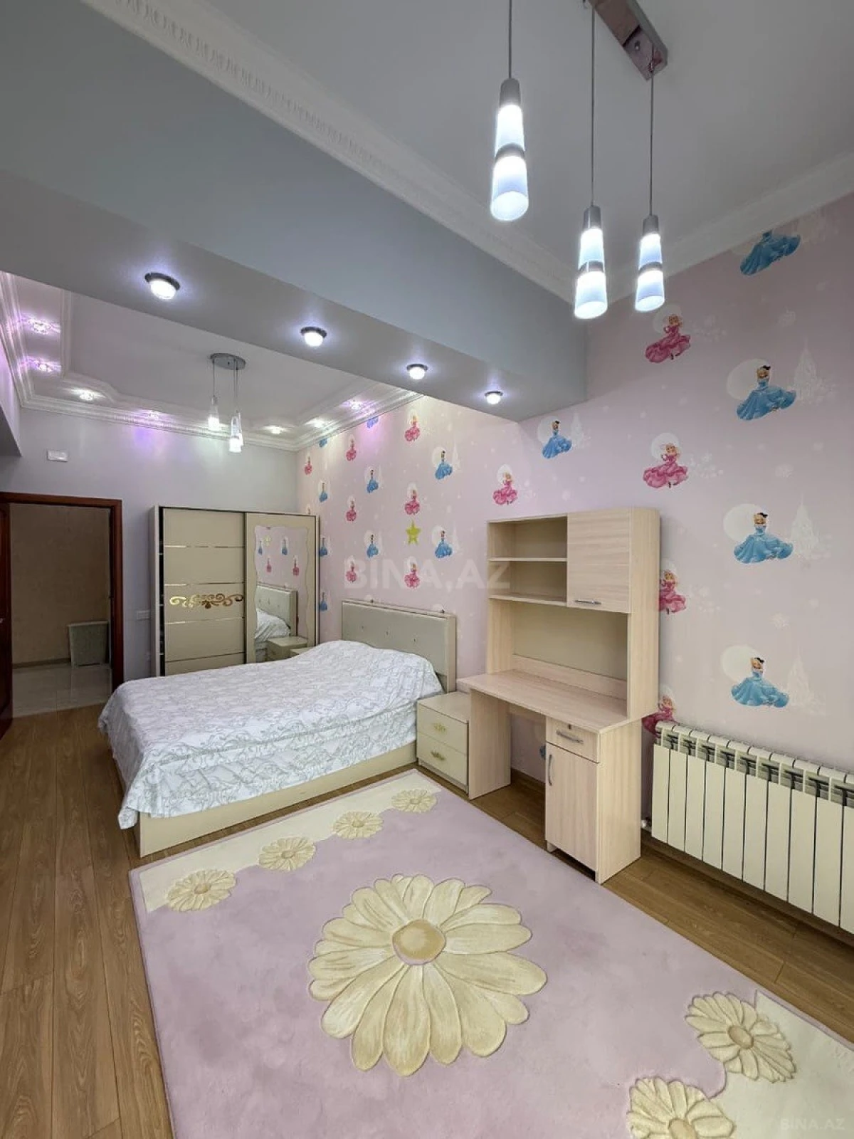 Kirayə verilir 4 otaqlı mənzil 183 m²