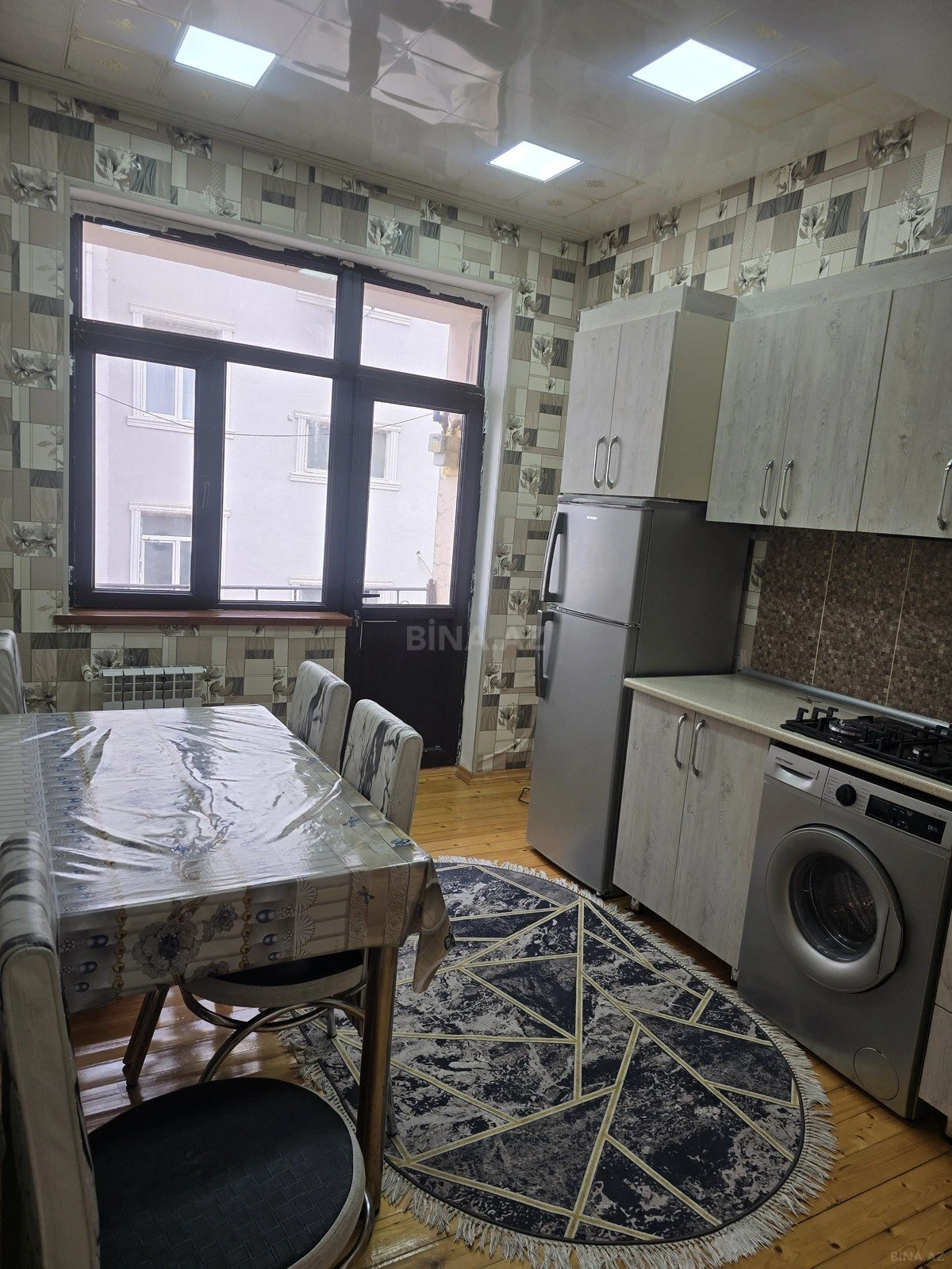 Kirayə verilir 2 otaqlı mənzil 76 m²