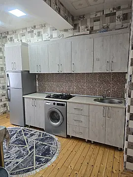 Kirayə verilir 2 otaqlı mənzil 76 m²