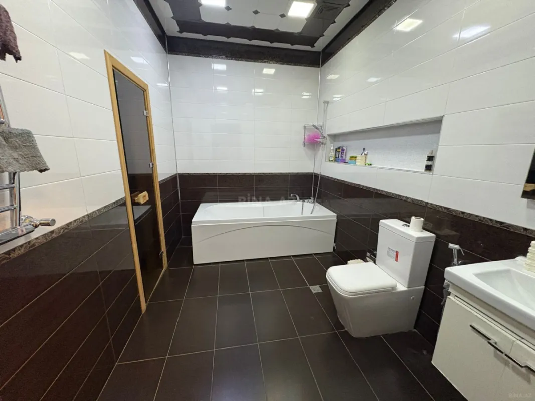 Satılır 4 otaqlı mənzil 225 m²