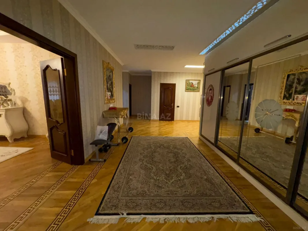 Satılır 4 otaqlı mənzil 225 m²