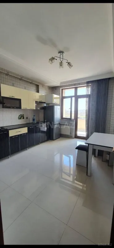 Kirayə verilir 2 otaqlı mənzil 86 m²