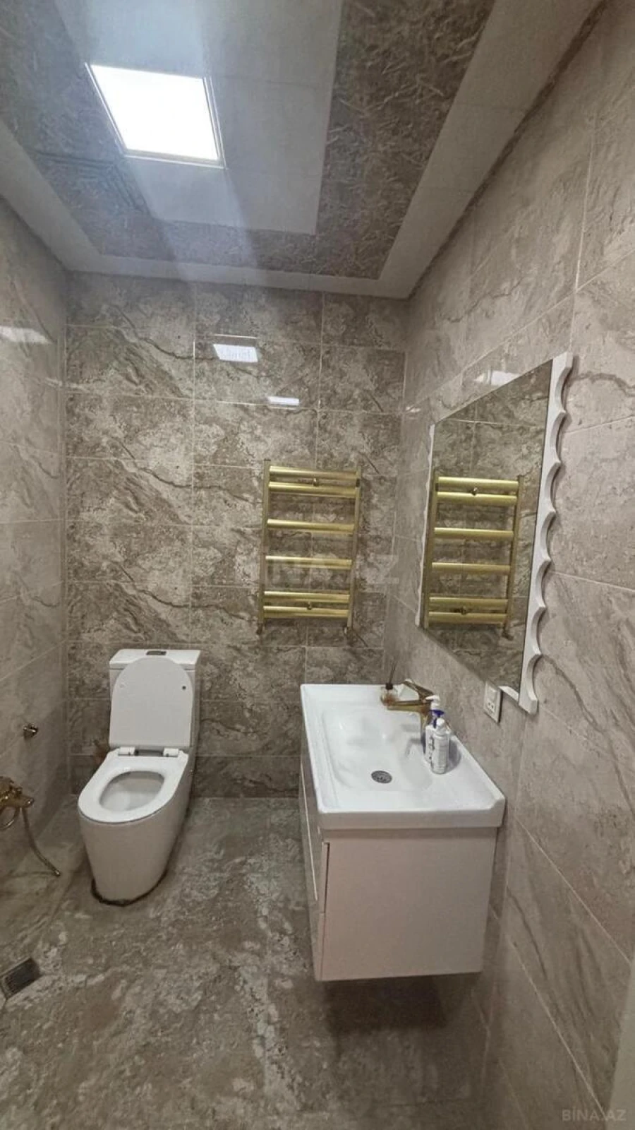 Satılır 2 otaqlı mənzil 77 m²