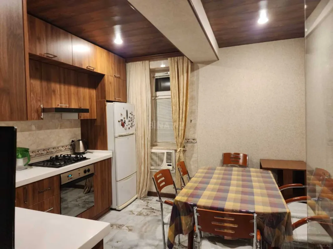 Kirayə verilir 5 otaqlı mənzil 200 m²