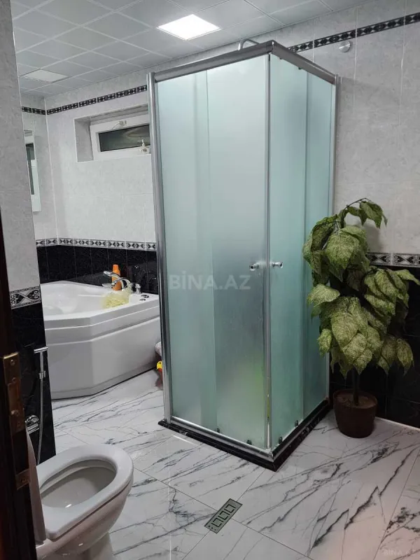 Kirayə verilir 5 otaqlı mənzil 200 m²