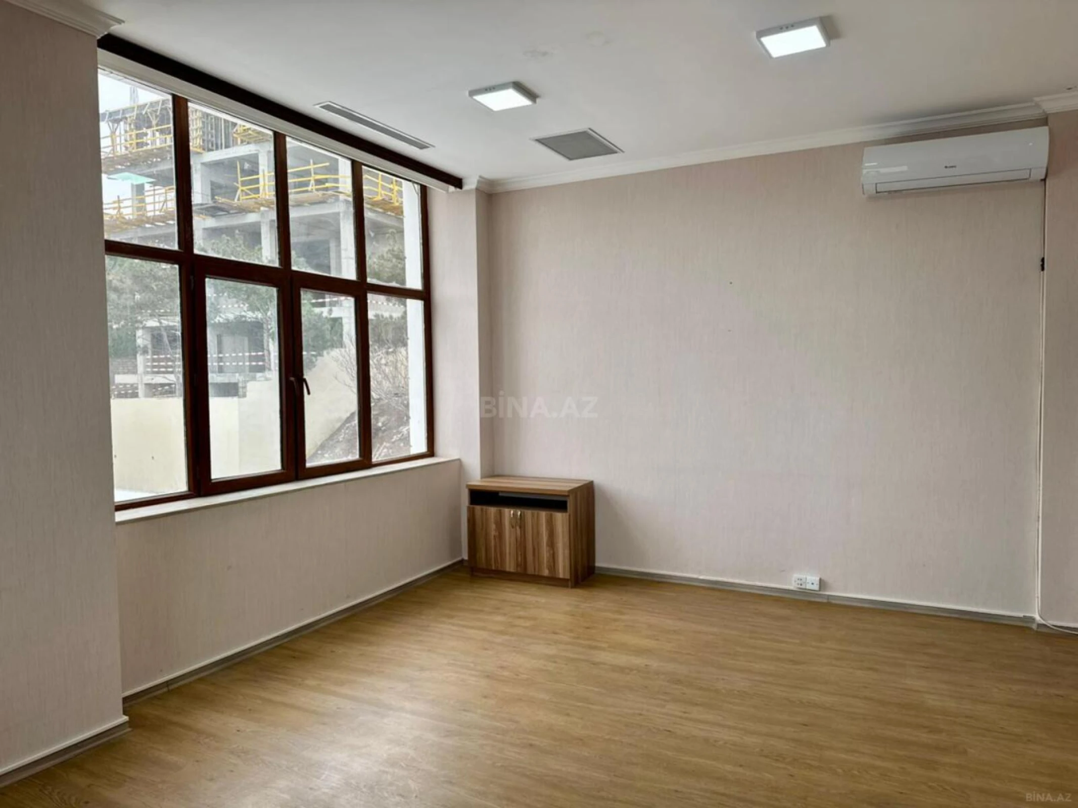 Kirayə verilir 2 otaqlı ofis 65 m²