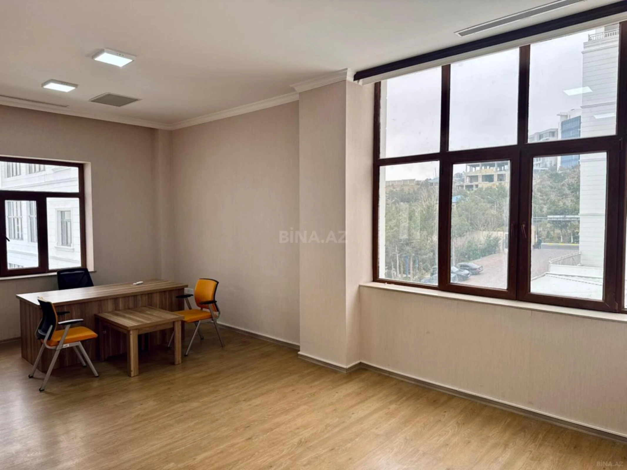 Kirayə verilir 2 otaqlı ofis 65 m²