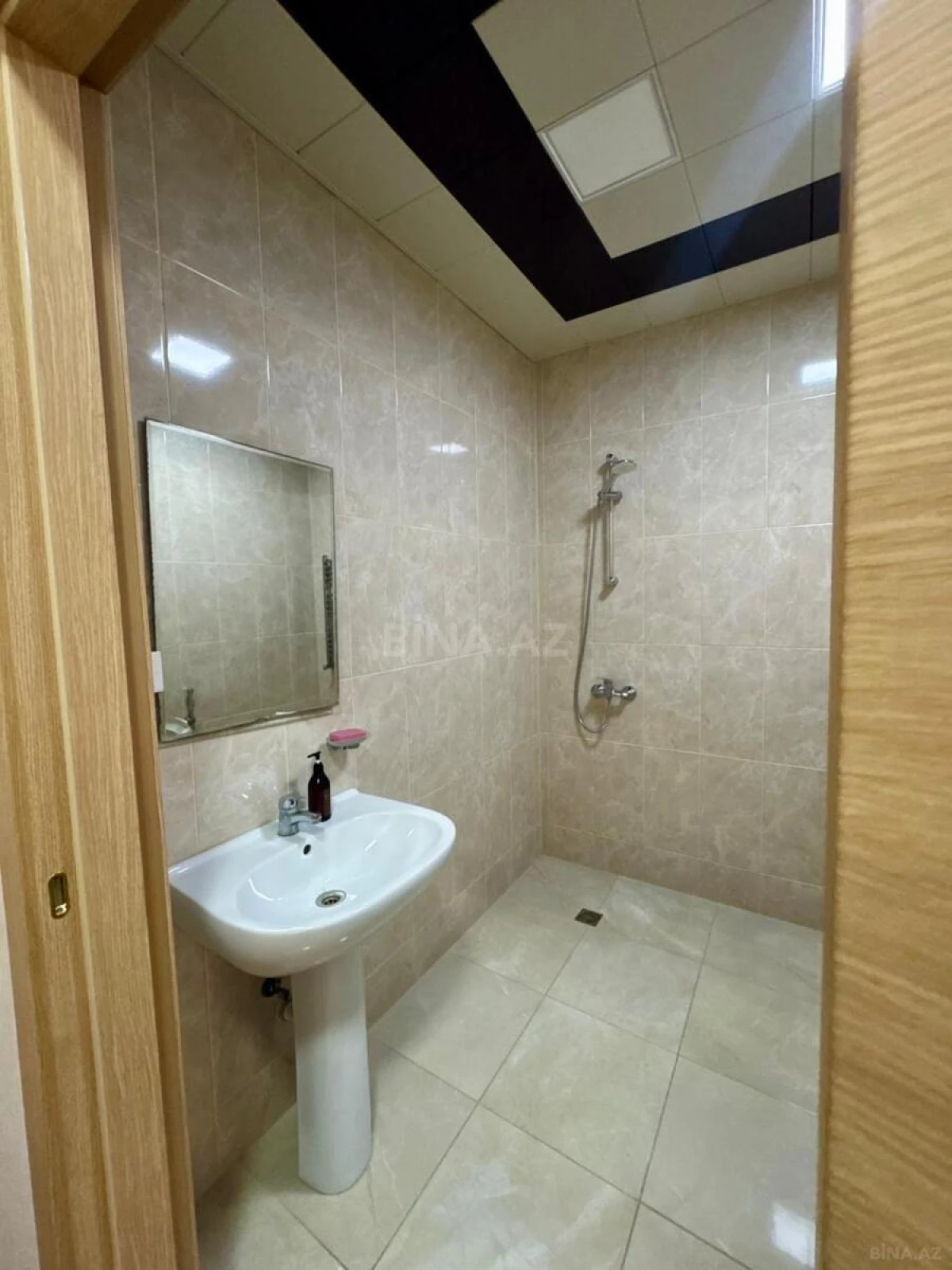 Kirayə verilir 2 otaqlı ofis 65 m²