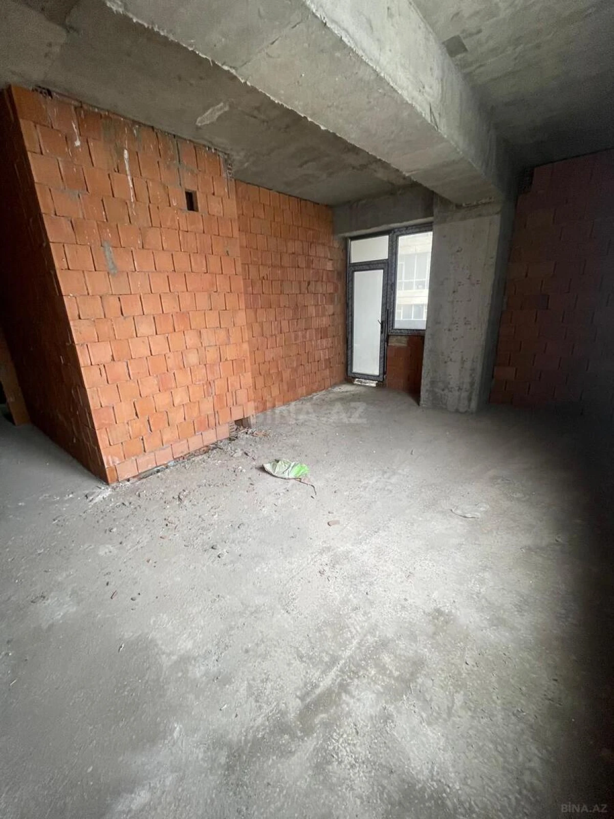 Satılır 3 otaqlı mənzil 154 m²