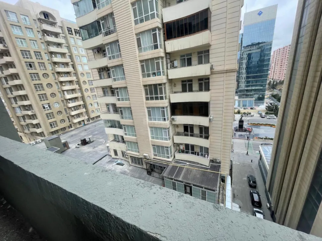 Satılır 3 otaqlı mənzil 154 m²