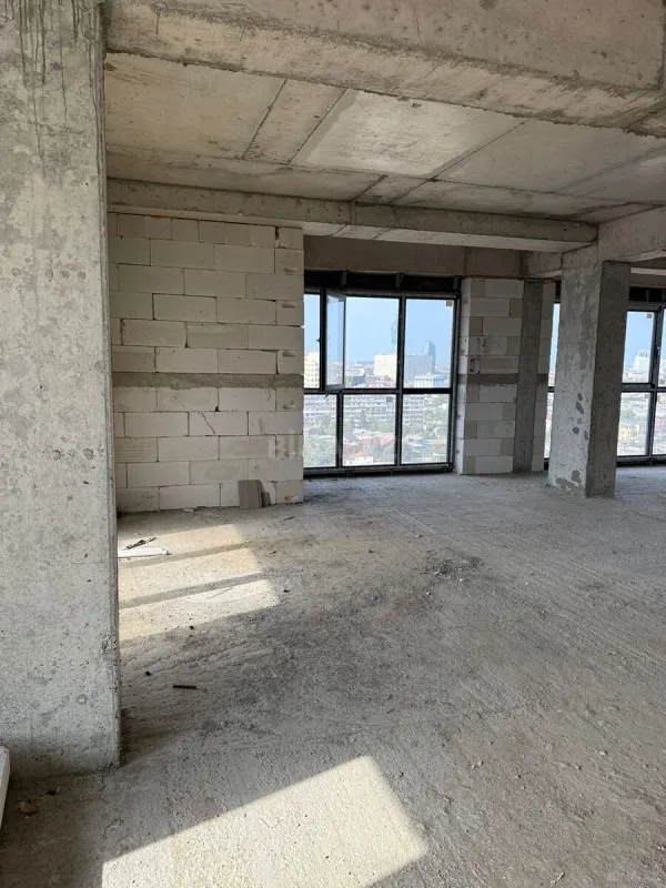 Satılır 3 otaqlı mənzil 125 m²