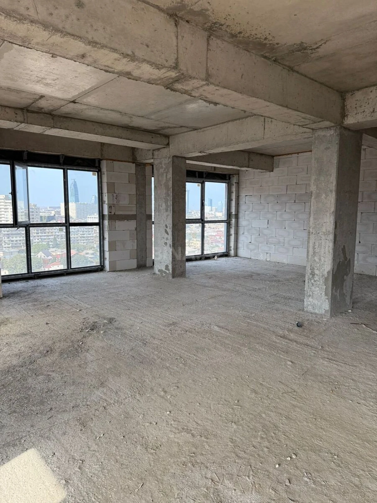 Satılır 3 otaqlı mənzil 125 m²