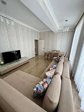 Satılır 3 otaqlı mənzil 101 m²