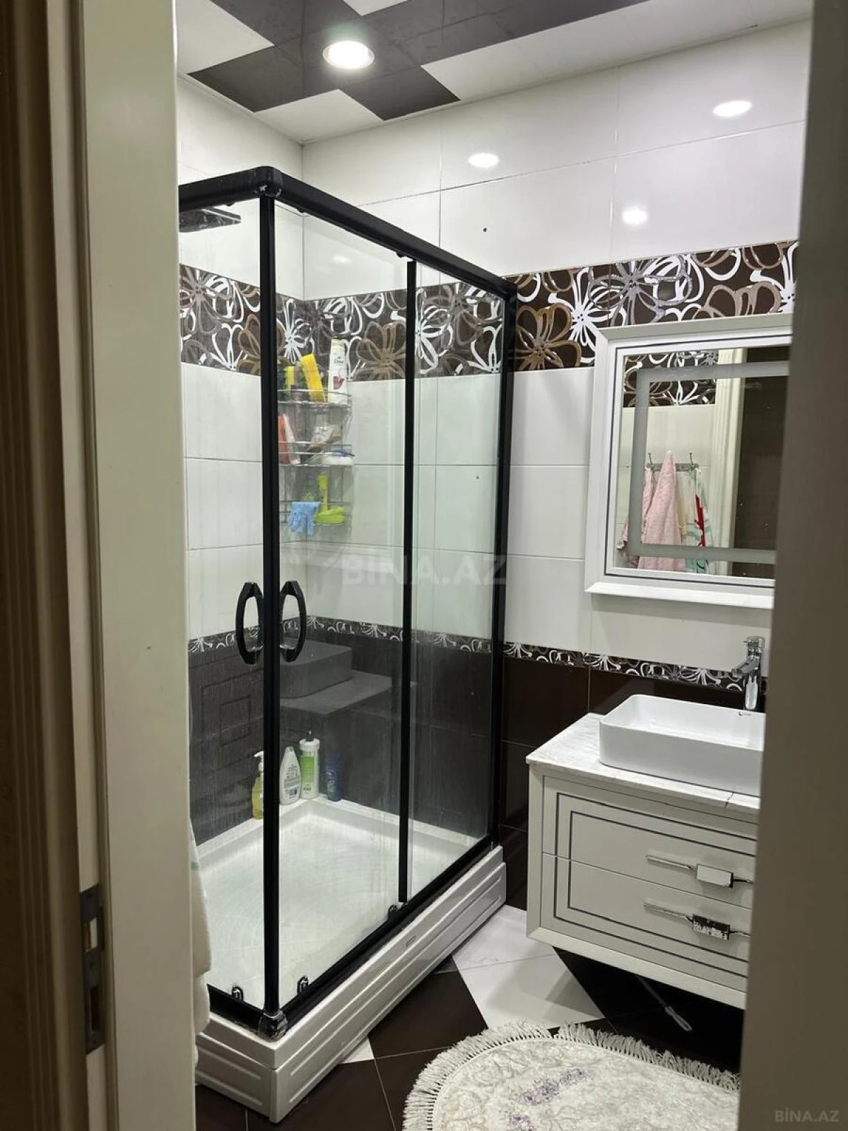 Satılır 4 otaqlı mənzil 145 m²