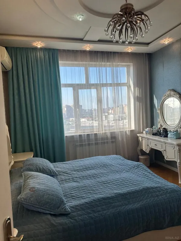 Satılır 4 otaqlı mənzil 145 m²