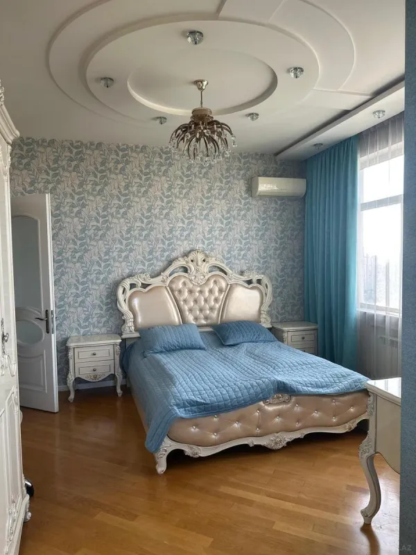 Satılır 4 otaqlı mənzil 145 m²