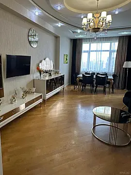 Satılır 4 otaqlı mənzil 145 m²