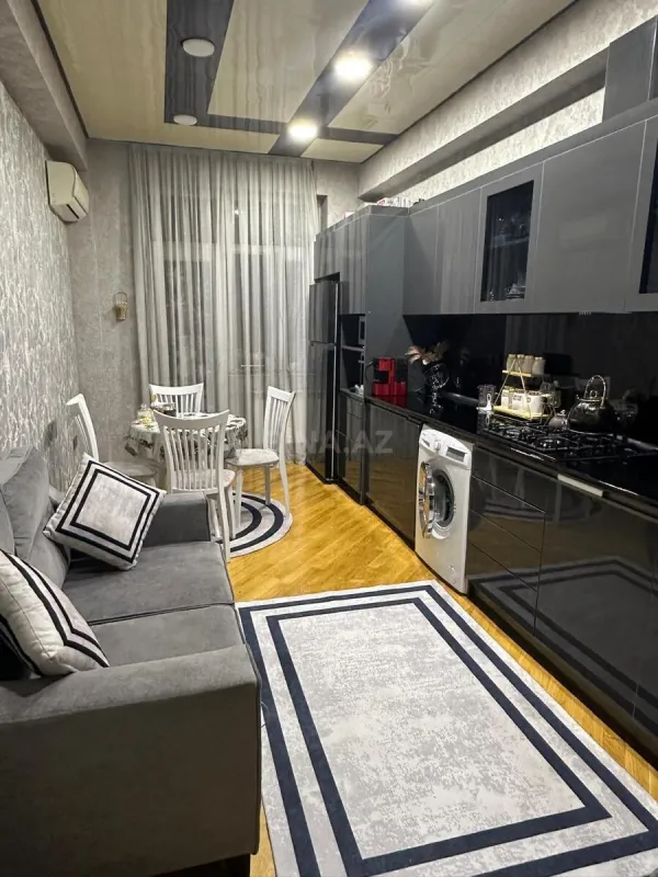 Satılır 4 otaqlı mənzil 145 m²