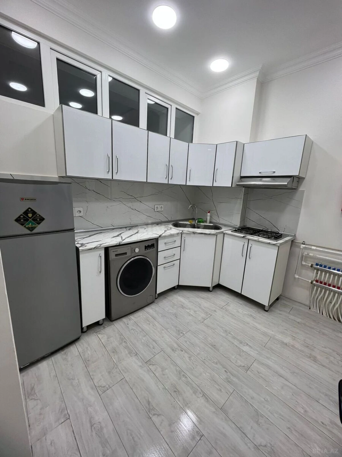 Kirayə verilir 2 otaqlı mənzil 73 m²