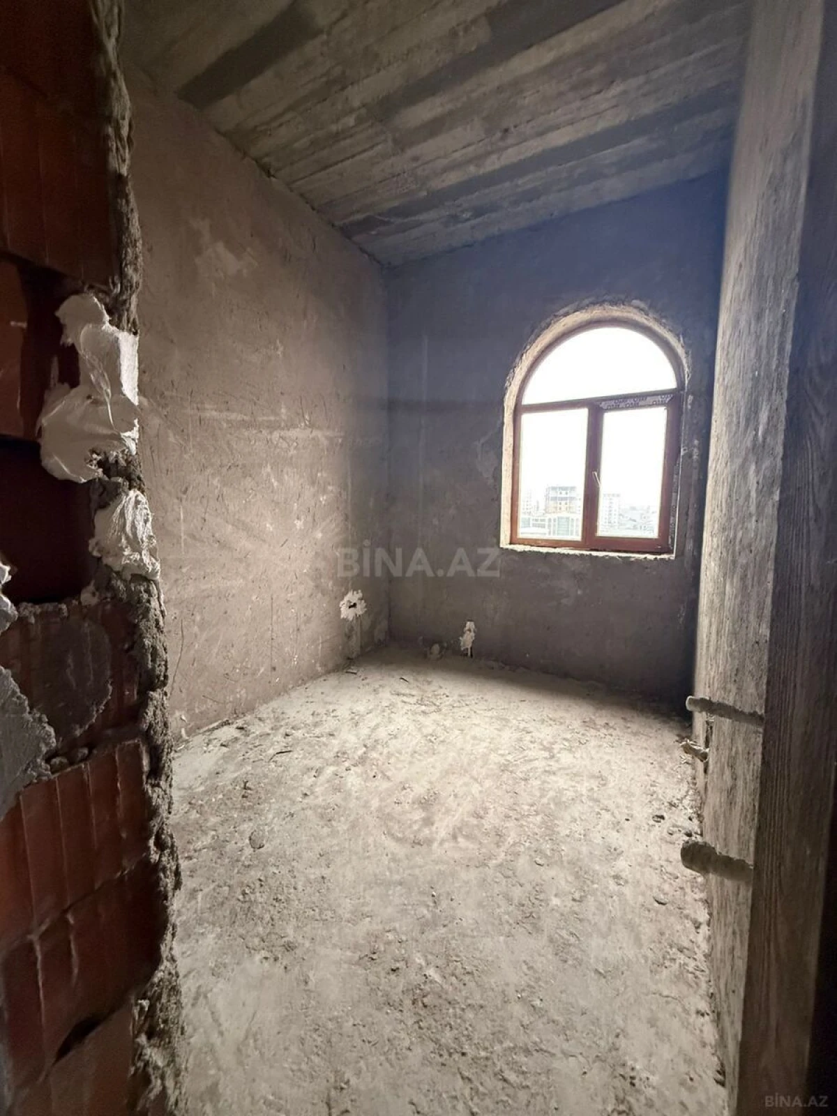 Satılır 6 otaqlı həyət evi 300 m²