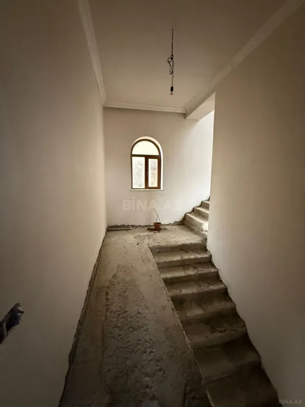 Satılır 6 otaqlı həyət evi 300 m²