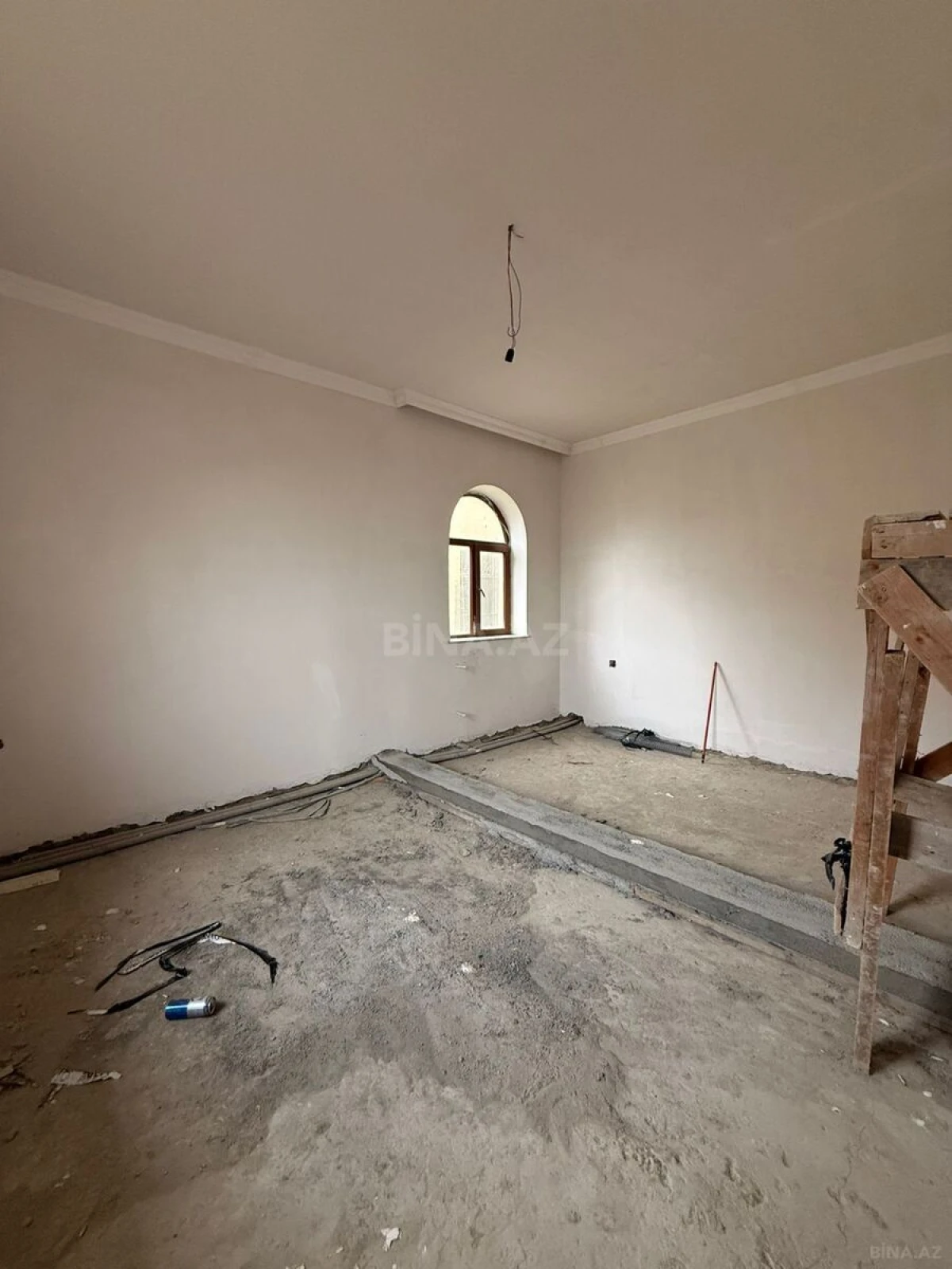 Satılır 6 otaqlı həyət evi 300 m²