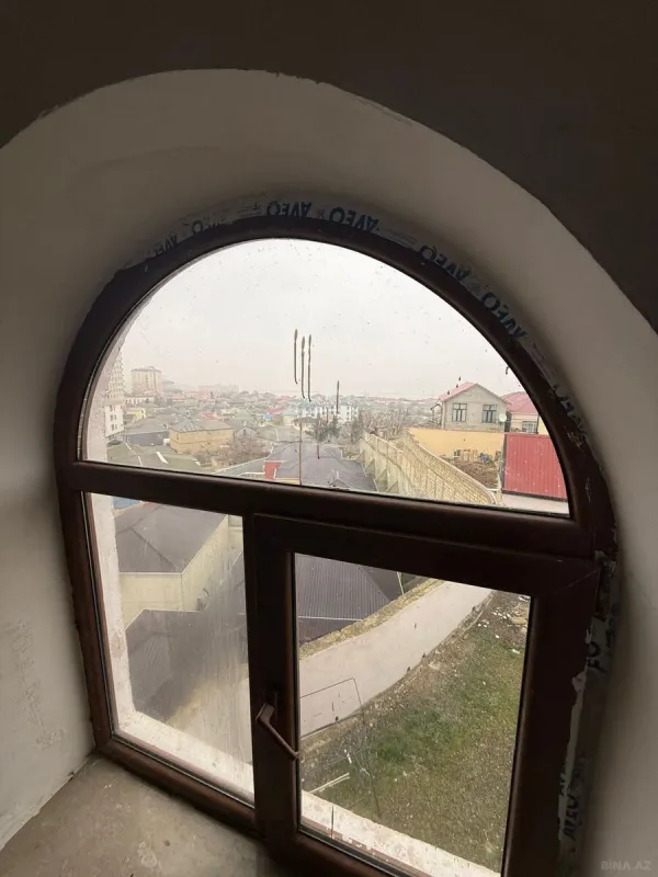 Satılır 6 otaqlı həyət evi 300 m²