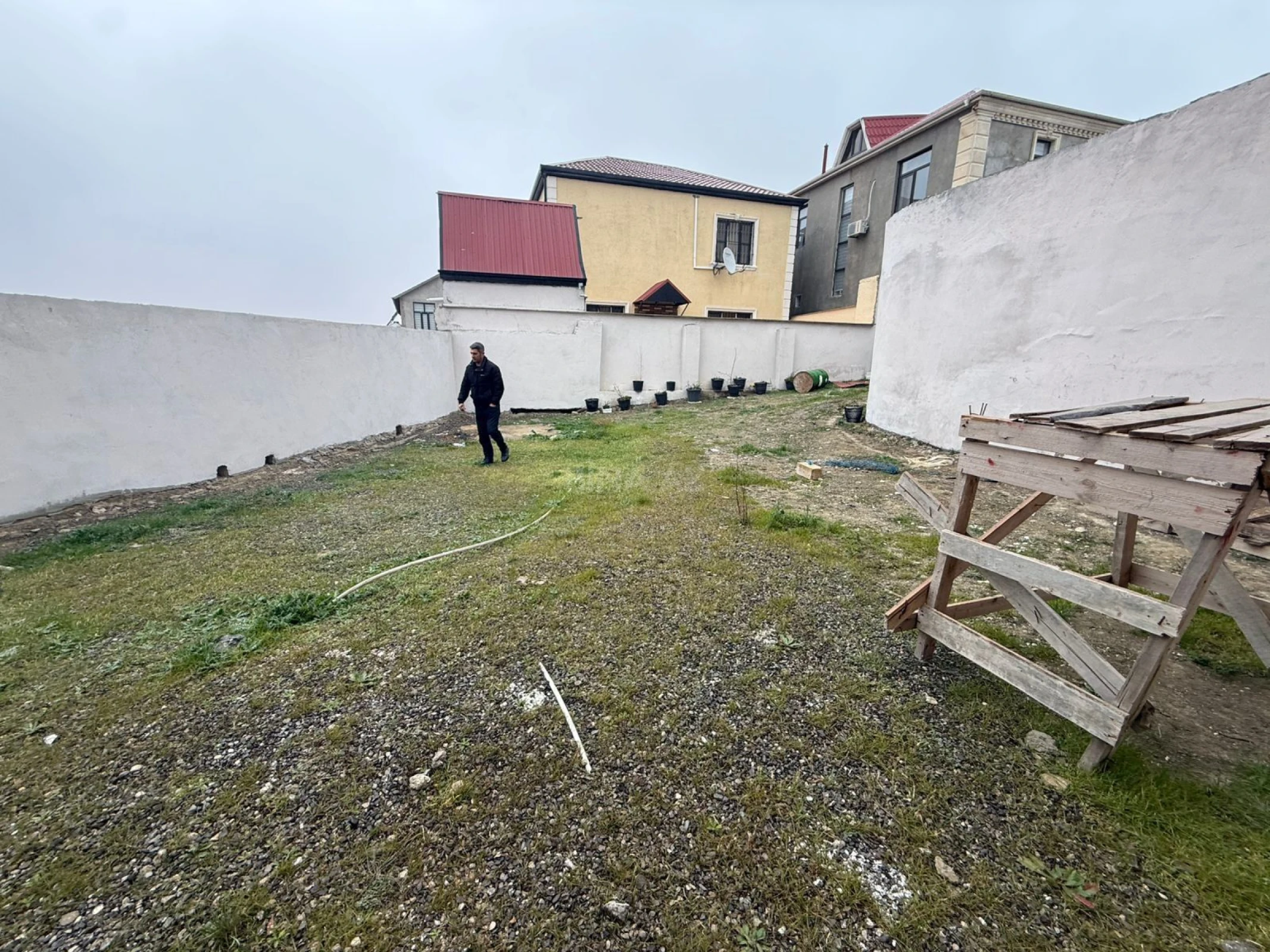 Satılır 6 otaqlı həyət evi 300 m²