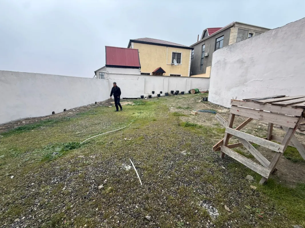 Satılır 6 otaqlı həyət evi 300 m²