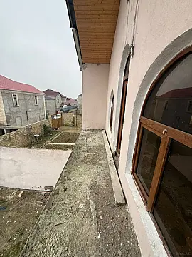 Satılır 6 otaqlı həyət evi 300 m²