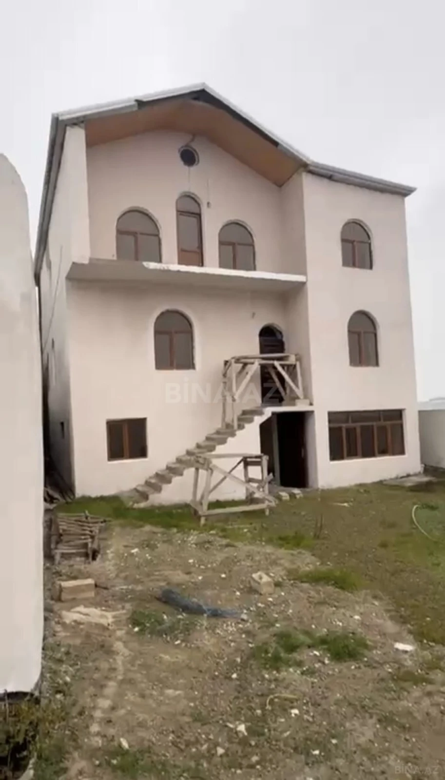 Satılır 6 otaqlı həyət evi 300 m²