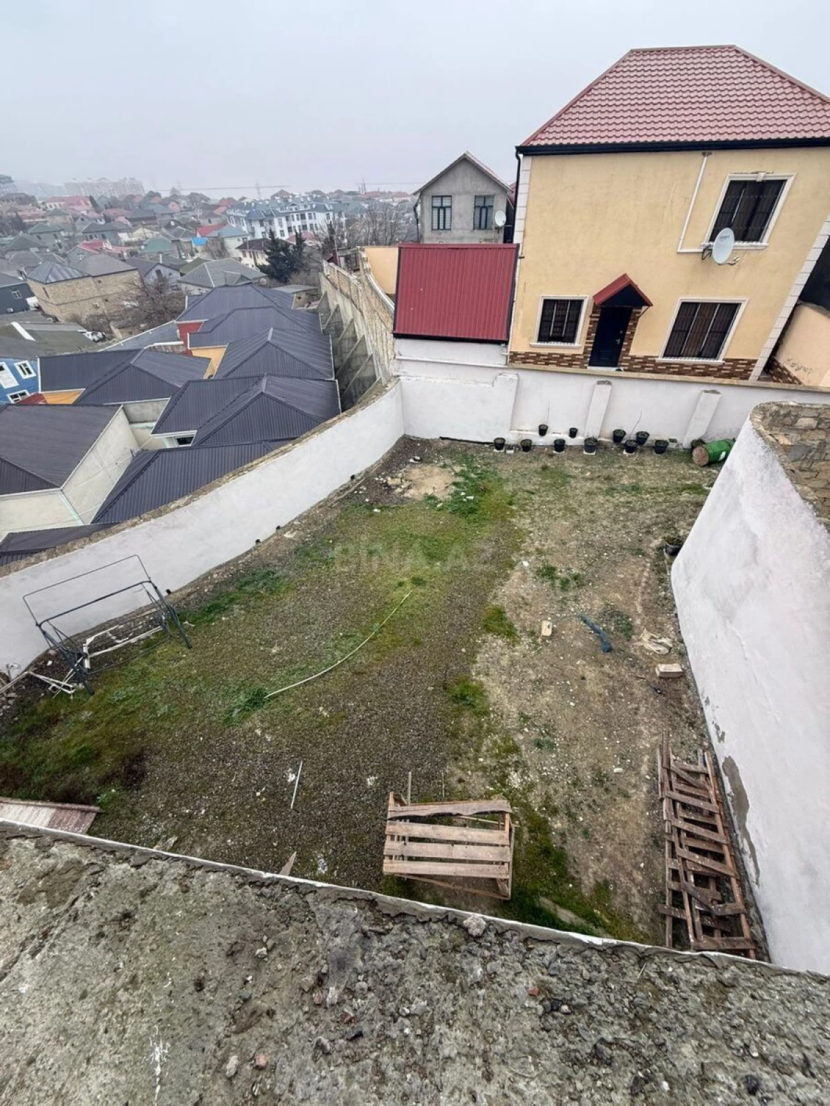 Satılır 6 otaqlı həyət evi 300 m²