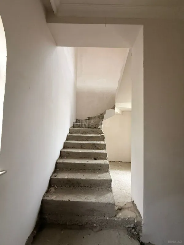 Satılır 6 otaqlı həyət evi 300 m²
