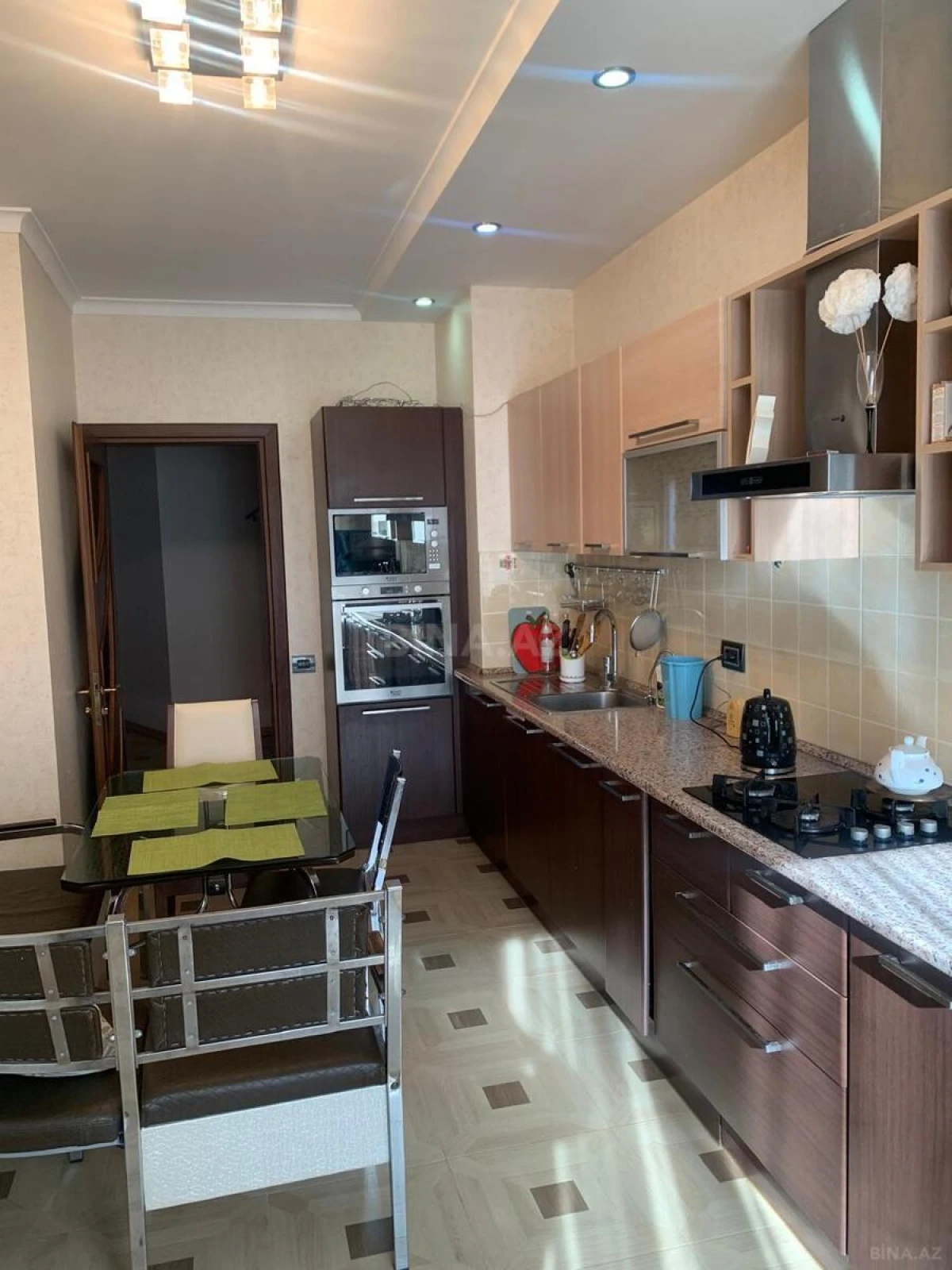Kirayə verilir 3 otaqlı mənzil 150 m²