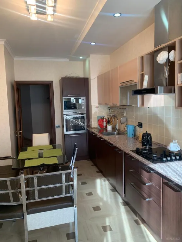 Kirayə verilir 3 otaqlı mənzil 150 m²