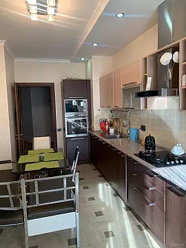 Kirayə verilir 3 otaqlı mənzil 150 m²