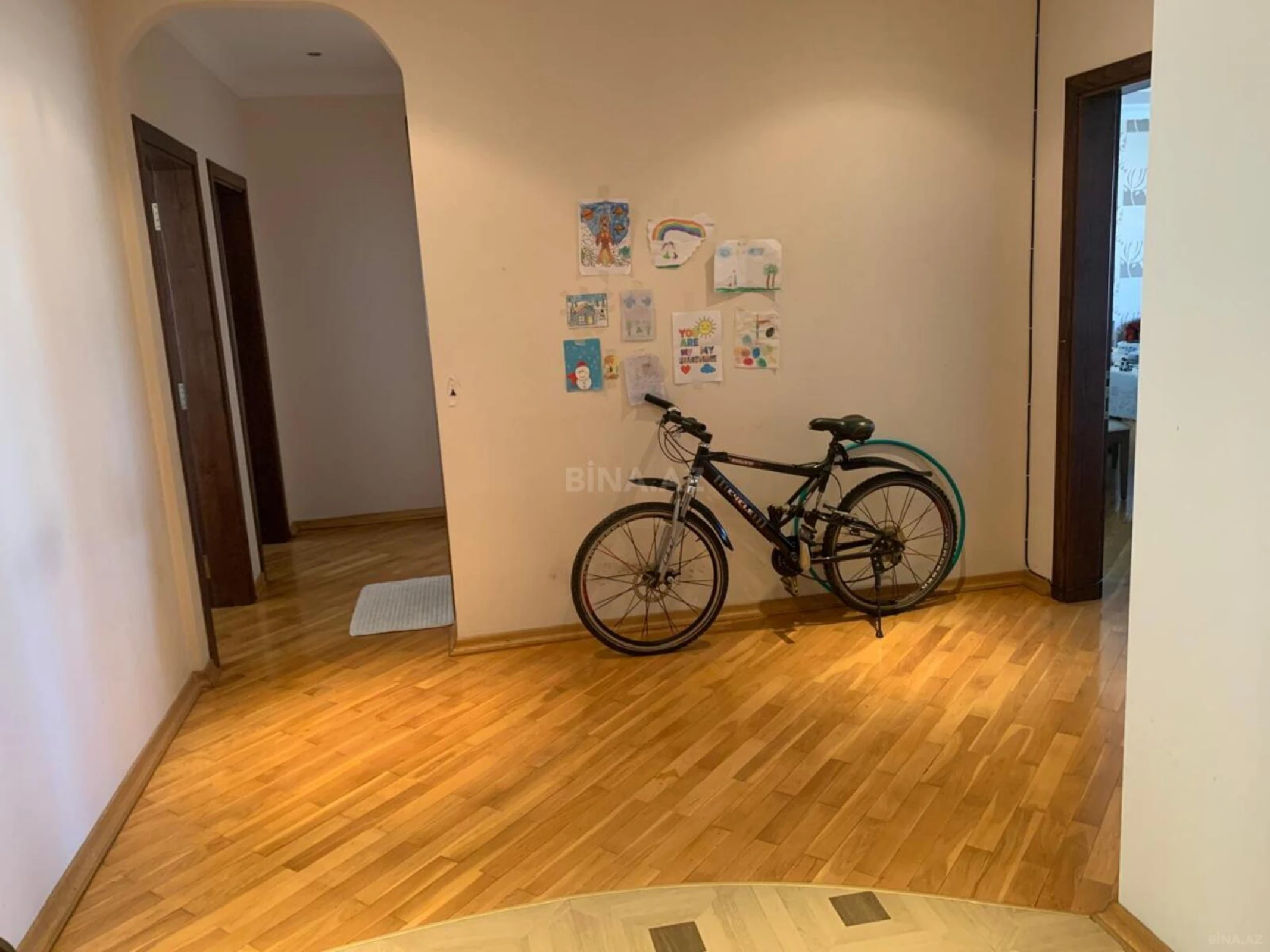 Kirayə verilir 3 otaqlı mənzil 150 m²