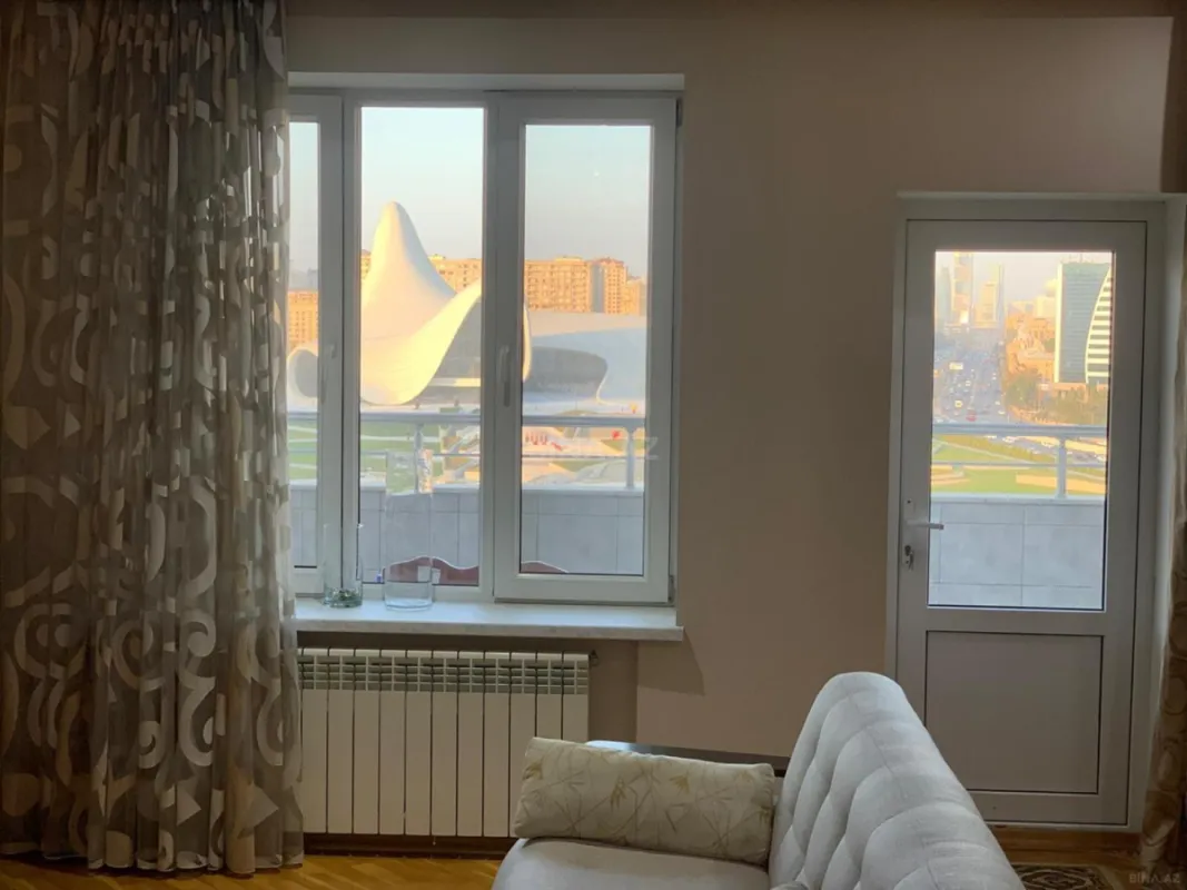 Kirayə verilir 3 otaqlı mənzil 150 m²