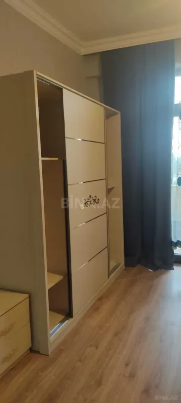 Kirayə verilir 3 otaqlı mənzil 140 m²
