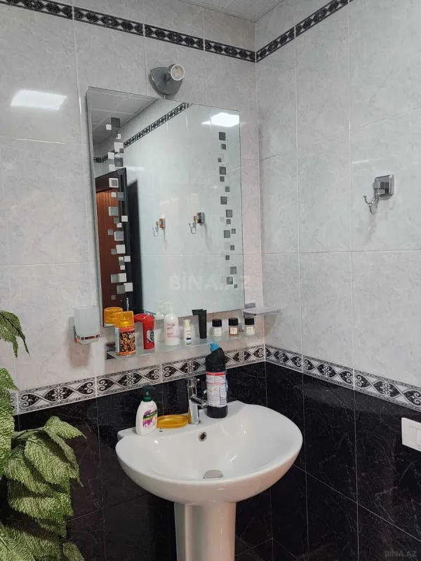 Satılır 5 otaqlı mənzil 200 m²