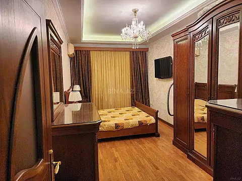 Satılır 5 otaqlı mənzil 200 m²