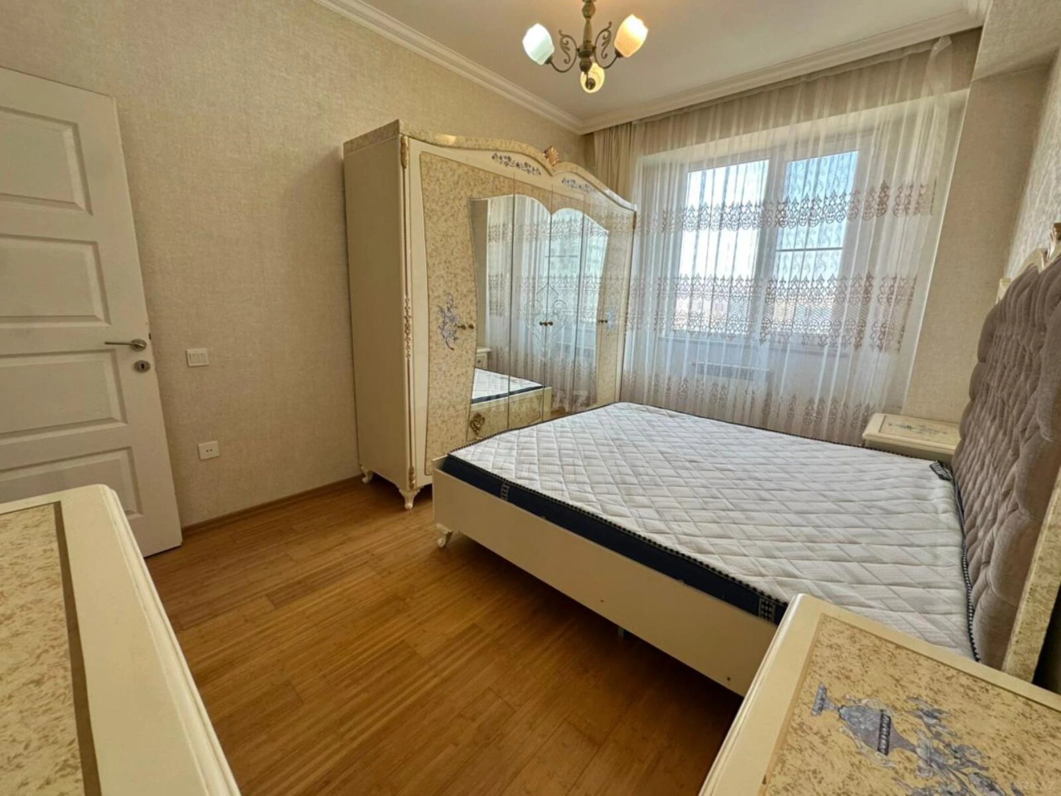 Kirayə verilir 2 otaqlı mənzil 75 m²