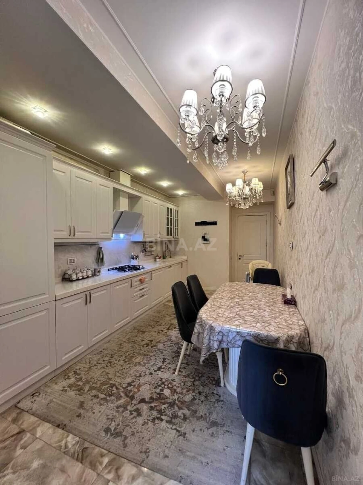 Kirayə verilir 3 otaqlı mənzil 161 m²
