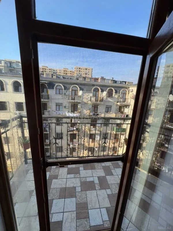 Satılır 5 otaqlı mənzil 147 m²