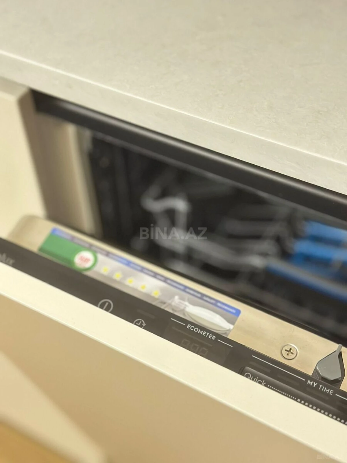 Kirayə verilir 2 otaqlı mənzil 100 m²