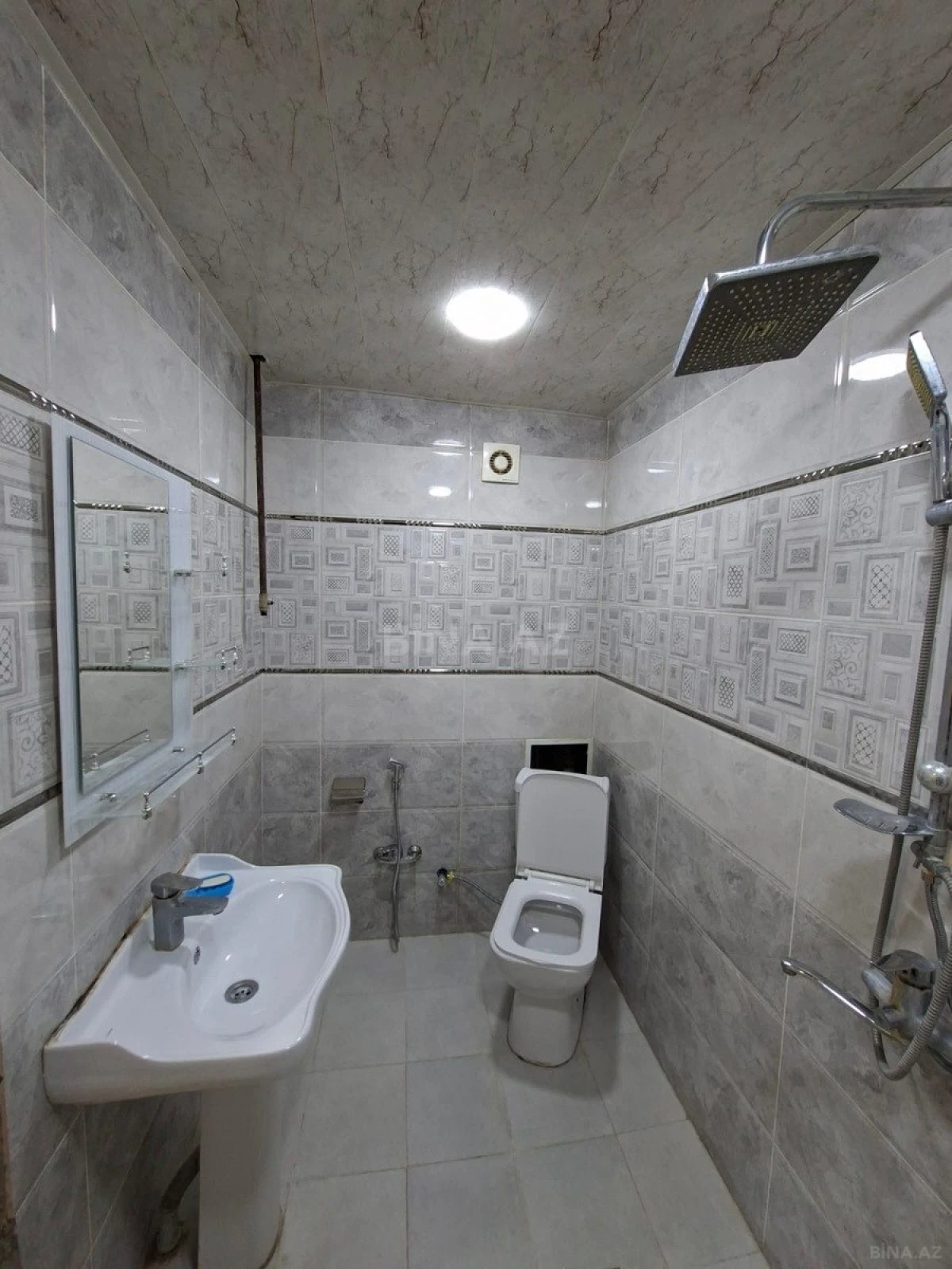 Kirayə verilir 2 otaqlı mənzil 75 m²