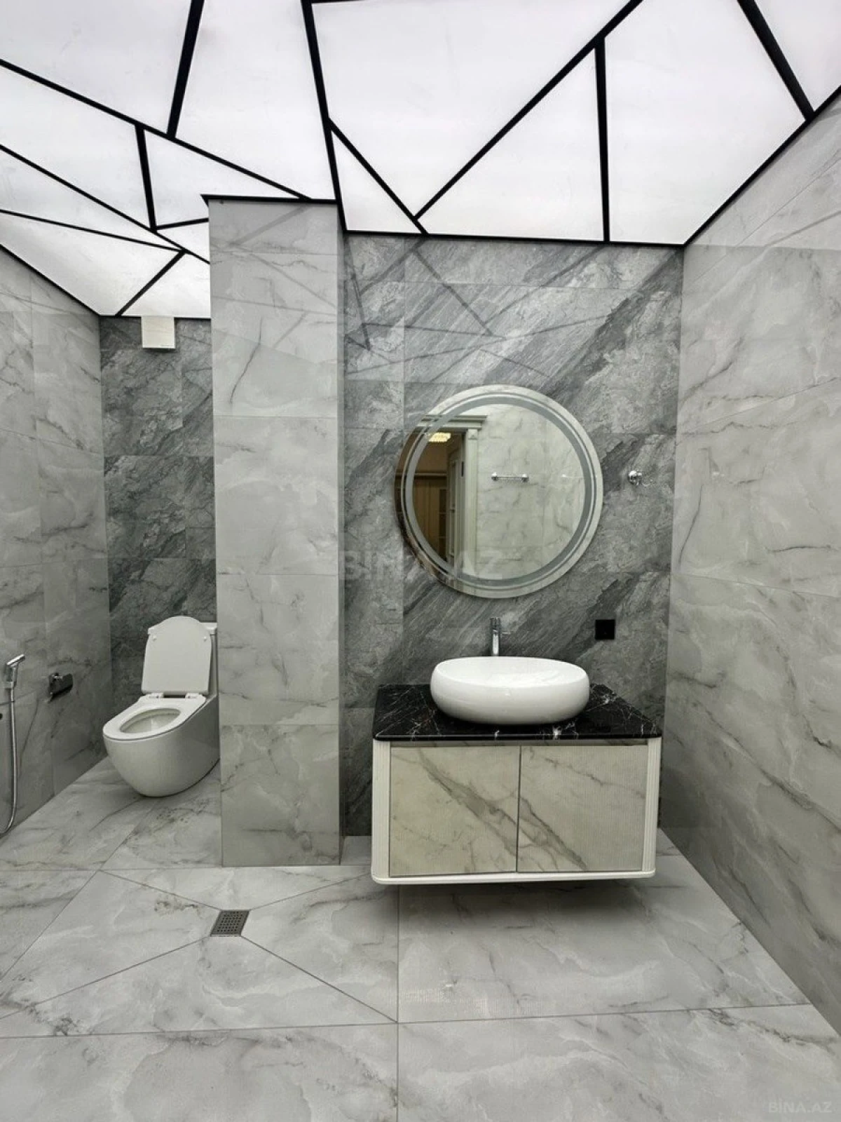 Satılır 3 otaqlı mənzil 150 m²