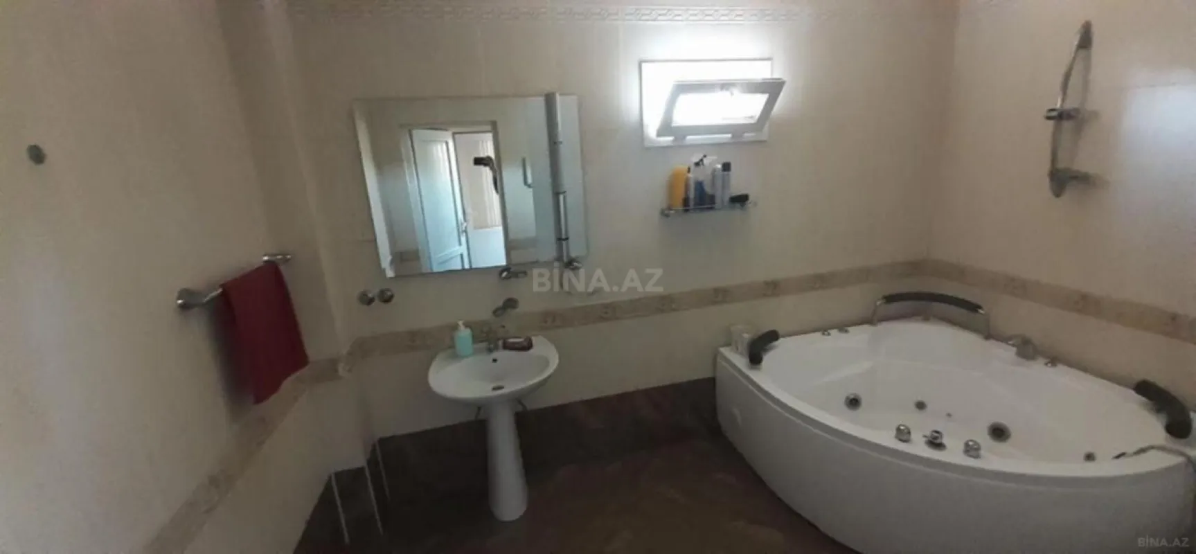 Satılır 15 otaqlı həyət evi 750 m²